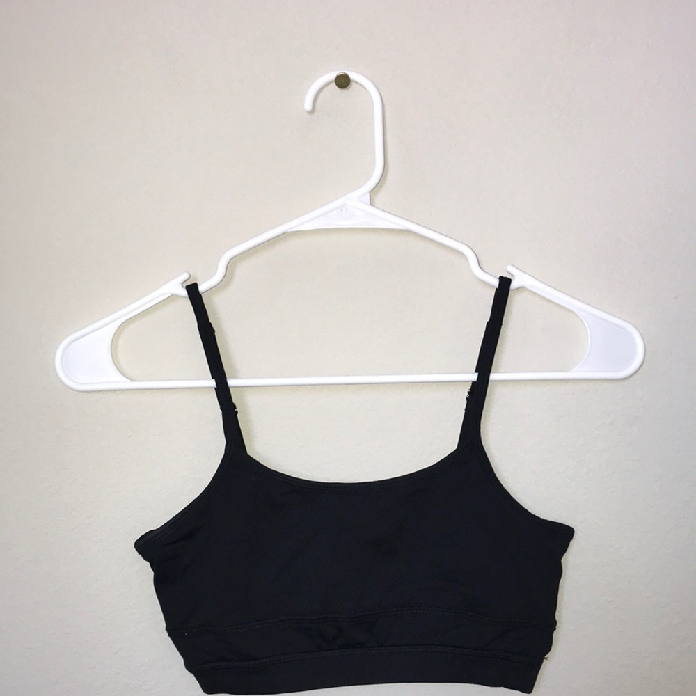 Black sports bra